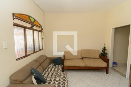 Sala de casa à venda com 3 quartos, 130m² em Industrial, Contagem