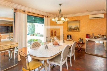 Sala de casa à venda com 4 quartos, 750m² em Alto de Pinheiros, São Paulo