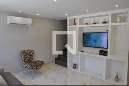 Sala de casa de condomínio à venda com 2 quartos, 145m² em Tanque, Rio de Janeiro