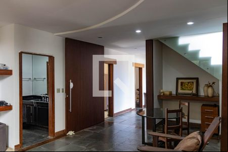 Sala de casa à venda com 4 quartos, 354m² em Santa Lúcia, Belo Horizonte