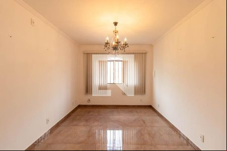 Sala de Estar de casa para alugar com 4 quartos, 500m² em Capão Raso, Curitiba