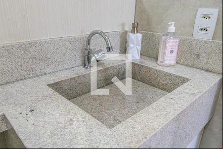 Banheiro Social de apartamento à venda com 2 quartos, 61m² em Centro, Barueri