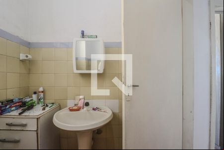 Banheiro de apartamento à venda com 1 quarto, 40m² em Floresta, Porto Alegre