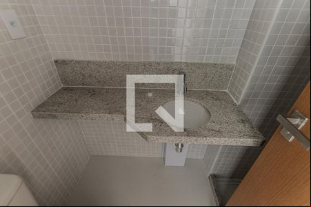 Banheiro de kitnet/studio para alugar com 1 quarto, 20m² em Armação, Salvador