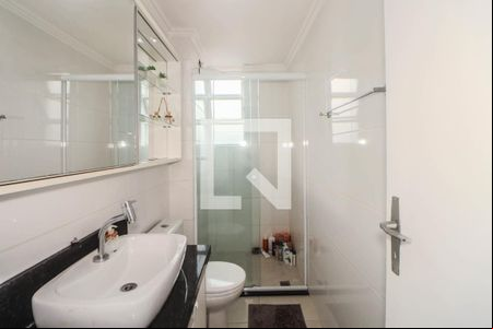 Banheiro de apartamento para alugar com 1 quarto, 44m² em São João, Porto Alegre