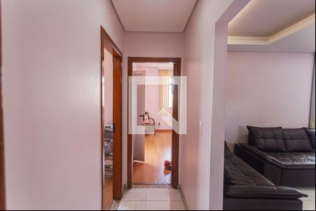 Corredor de apartamento à venda com 2 quartos, 63m² em Ana Lúcia, Belo Horizonte