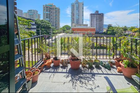 Varanda  de apartamento para alugar com 3 quartos, 86m² em Balneario Guarujá, Guarujá