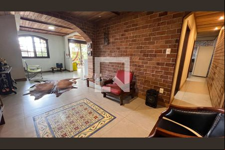 Sala de casa à venda com 3 quartos, 200m² em Parque Xangri-lá, Contagem
