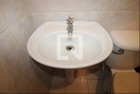 Banheiro de kitnet/studio para alugar com 1 quarto, 30m² em Jardim Santa Genebra Ii (barao Geraldo), Campinas