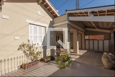 Quintal de kitnet/studio para alugar com 1 quarto, 30m² em Vila Nossa Senhora das Gracas, Taubaté