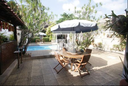 Casa à venda com 564m², 4 quartos e 3 vagasÁrea da Piscina
