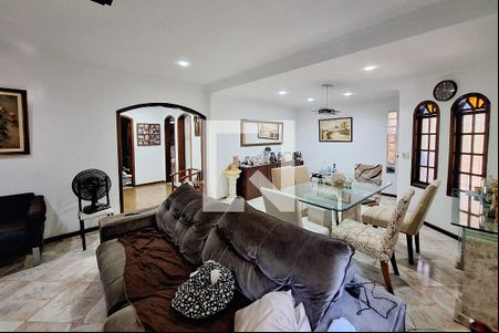 Sala de casa à venda com 3 quartos, 198m² em Santa Rosa, Niterói