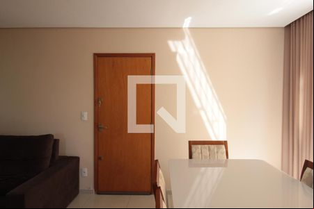 Sala de apartamento à venda com 3 quartos, 80m² em Santa Terezinha, Belo Horizonte