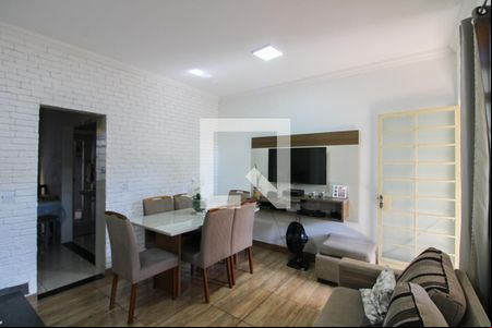 Sala de casa à venda com 2 quartos, 144m² em Santa Monica, Belo Horizonte