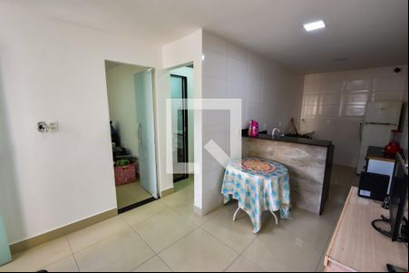 Sala de casa de condomínio para alugar com 2 quartos, 65m² em Encantado, Rio de Janeiro