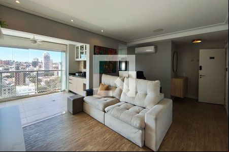 Sala de TV de apartamento à venda com 2 quartos, 81m² em Cambuí, Campinas