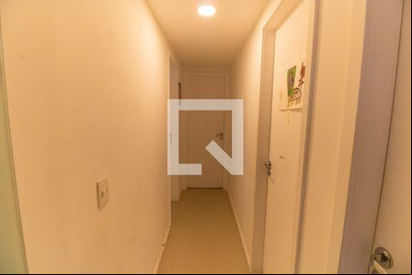 Corredor  de apartamento à venda com 3 quartos, 180m² em Itaipu, Niterói