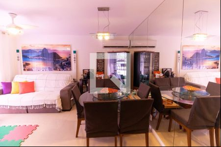 Sala de apartamento à venda com 3 quartos, 180m² em Itaipu, Niterói