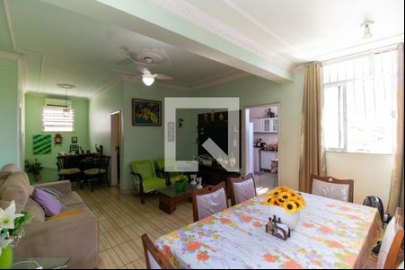 Sala de casa de condomínio para alugar com 3 quartos, 400m² em Santana, Niterói