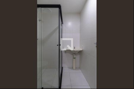 Banheiro de kitnet/studio para alugar com 1 quarto, 27m² em Conjunto Residencial José Bonifácio, São Paulo
