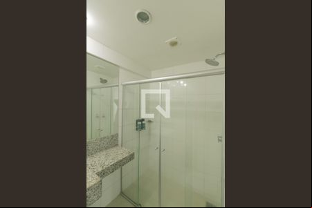 Banheiro de apartamento para alugar com 1 quarto, 24m² em Pampulha, Belo Horizonte