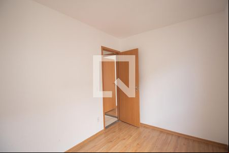 Quarto 2 de apartamento para alugar com 2 quartos, 49m² em Tribobó, São Gonçalo
