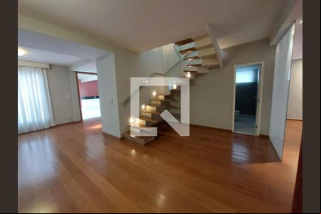 escada de casa para alugar com 4 quartos, 350m² em São Bento, Belo Horizonte