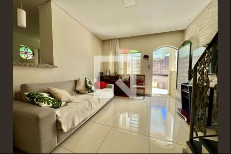 Sala de casa para alugar com 3 quartos, 200m² em Vila Cloris, Belo Horizonte