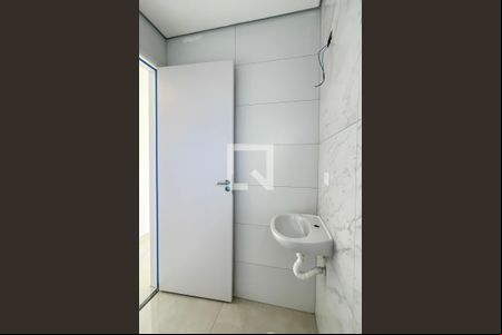 Banheiro de apartamento para alugar com 1 quarto, 38m² em Vila Mangalot, São Paulo