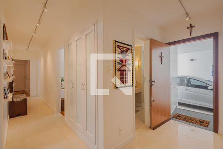 Corredor de casa à venda com 3 quartos, 500m² em Alto de Pinheiros, São Paulo