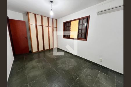 Quarto de casa para alugar com 3 quartos, 322m² em Taquara, Rio de Janeiro