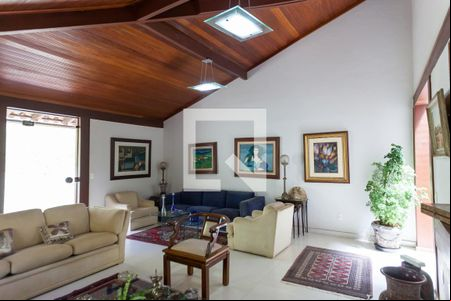 Sala de casa de condomínio para alugar com 5 quartos, 600m² em Bosque Residencial do Jambreiro, Nova Lima