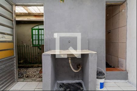 Kitnet de casa para alugar com 1 quarto, 18m² em Jardim Veronica, São Paulo