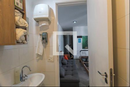 Banheiro de kitnet/studio para alugar com 1 quarto, 45m² em Jardim Ibitirama, São Paulo