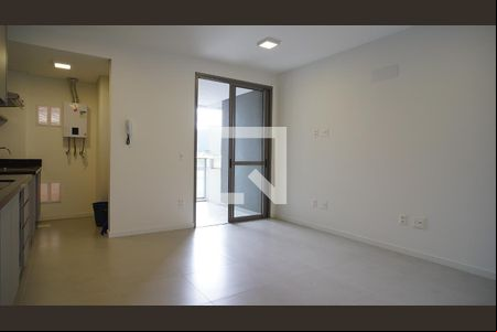 Sala/Cozinha/Área de Serviço de apartamento para alugar com 2 quartos, 71m² em Cacupé, Florianópolis
