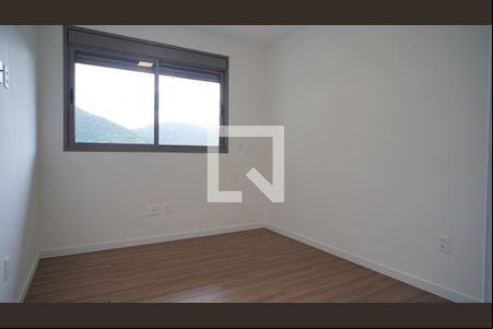 Quarto suíte 1 de apartamento para alugar com 2 quartos, 71m² em Cacupé, Florianópolis