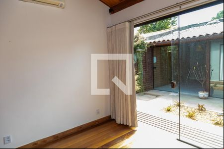 Quarto 1 de casa de condomínio para alugar com 3 quartos, 360m² em Vargem Grande, Rio de Janeiro