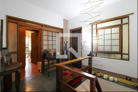 Escada de casa à venda com 3 quartos, 200m² em Sumaré, São Paulo