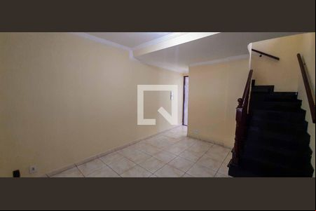 Sala de casa para alugar com 3 quartos, 125m² em Cidade das Flores, Osasco
