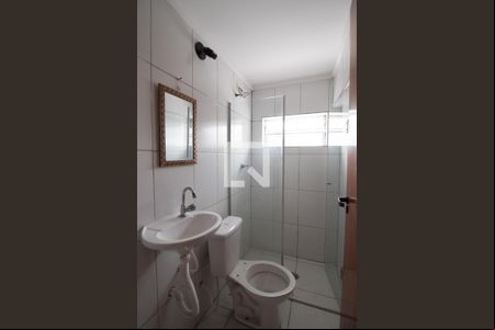 Banheiro de kitnet/studio para alugar com 1 quarto, 20m² em Vila Dalva, São Paulo