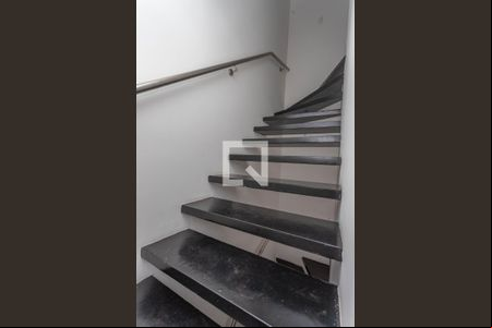 Escada de casa de condomínio à venda com 3 quartos, 217m² em Centro, São Paulo