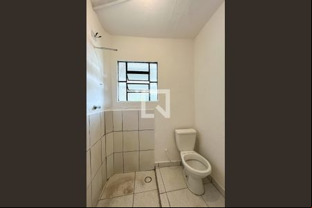 Banheiro de casa para alugar com 1 quarto, 50m² em Jardim Santo Elias, São Paulo