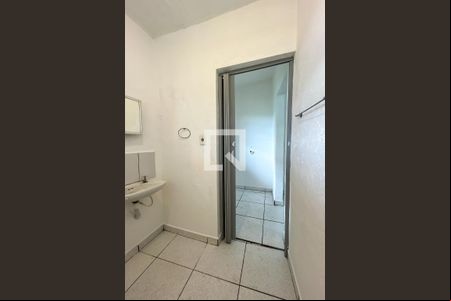 Banheiro de casa para alugar com 1 quarto, 50m² em Jardim Santo Elias, São Paulo
