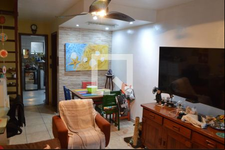 Sala de casa de condomínio à venda com 2 quartos, 69m² em Pechincha, Rio de Janeiro