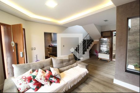 Sala de casa para alugar com 3 quartos, 176m² em Granada, Uberlândia
