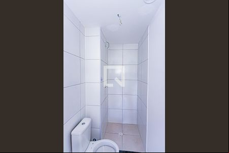 Banheiro da Suíte e Banheiro Social de apartamento para alugar com 2 quartos, 38m² em Vila Pirituba, São Paulo