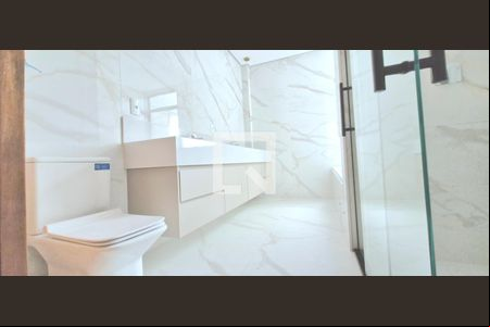 Banheiro da Suíte 1 de casa de condomínio à venda com 4 quartos, 384m² em Alphaville Vespasiano, Vespasiano