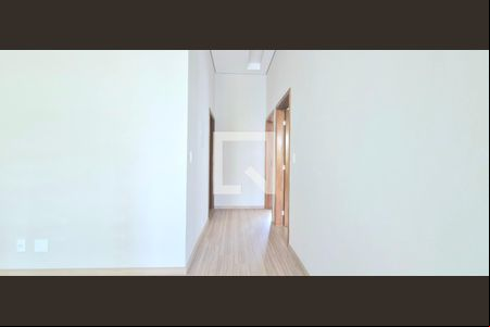 Corredor suítes de casa de condomínio à venda com 4 quartos, 384m² em Alphaville Vespasiano, Vespasiano