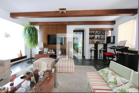 Casa para alugar com 4 quartos, 450m² em Vila Sonia, São Paulo