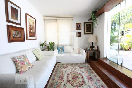 Casa para alugar com 4 quartos, 450m² em Vila Sonia, São Paulo